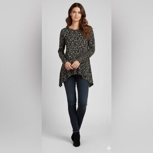 Michaels Black and White Patterned Long Sleeve Top